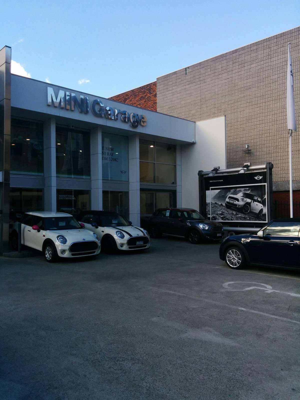 Hobart MINI Garage